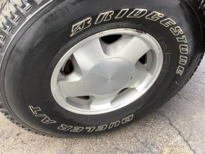 1998 Chevrolet Tahoe LT - Photo 33 - Crest Hill, IL 60403