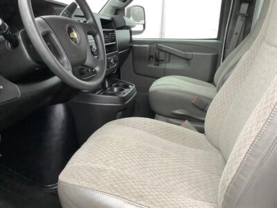 2017 Chevrolet Express 2500   - Photo 15 - Crest Hill, IL 60403