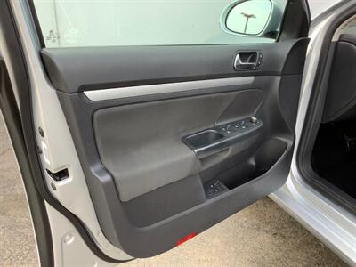 2010 Volkswagen Jetta S   - Photo 12 - Crest Hill, IL 60403
