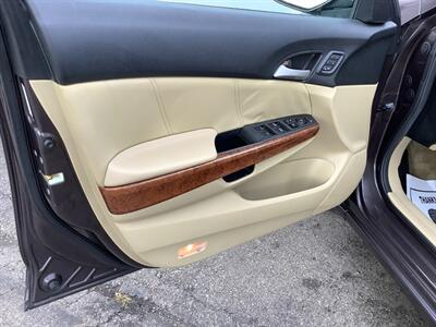 2011 Honda Accord EX-L V6 w/Navi - Photo 14 - Crest Hill, IL 60403