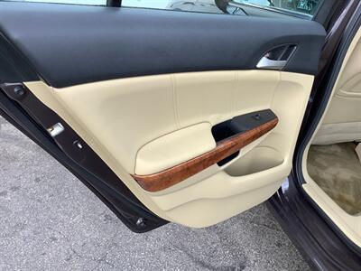 2011 Honda Accord EX-L V6 w/Navi - Photo 24 - Crest Hill, IL 60403