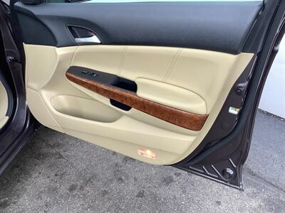 2011 Honda Accord EX-L V6 w/Navi - Photo 28 - Crest Hill, IL 60403