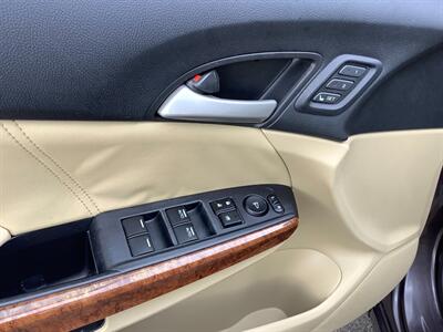 2011 Honda Accord EX-L V6 w/Navi - Photo 15 - Crest Hill, IL 60403