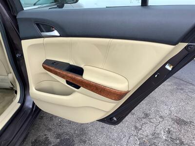 2011 Honda Accord EX-L V6 w/Navi - Photo 26 - Crest Hill, IL 60403