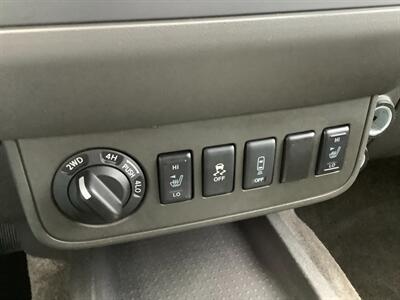2016 Nissan Frontier SV V6 - Photo 17 - Crest Hill, IL 60403