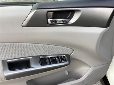 2013 Subaru Forester 2.5X Premium   - Photo 11 - Crest Hill, IL 60403