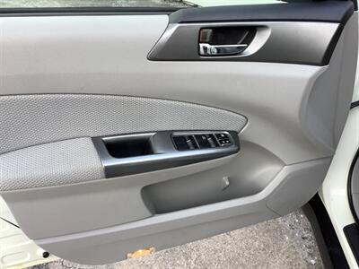 2013 Subaru Forester 2.5X Premium   - Photo 10 - Crest Hill, IL 60403