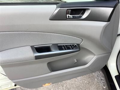 2013 Subaru Forester 2.5X Premium - Photo 10 - Crest Hill, IL 60403