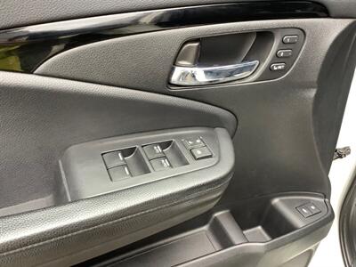 2018 Honda Pilot Touring   - Photo 12 - Crest Hill, IL 60403