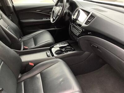 2018 Honda Pilot Touring   - Photo 38 - Crest Hill, IL 60403