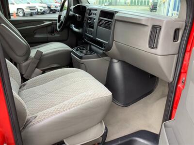 2006 Chevrolet Express LS 3500   - Photo 23 - Crest Hill, IL 60403