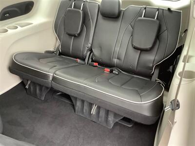 2021 Chrysler Pacifica Hybrid Limited   - Photo 31 - Crest Hill, IL 60403
