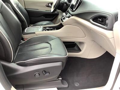 2021 Chrysler Pacifica Hybrid Limited   - Photo 41 - Crest Hill, IL 60403