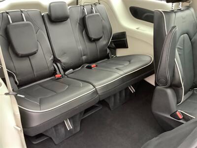 2021 Chrysler Pacifica Hybrid Limited   - Photo 37 - Crest Hill, IL 60403