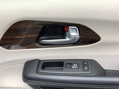 2021 Chrysler Pacifica Hybrid Limited   - Photo 40 - Crest Hill, IL 60403