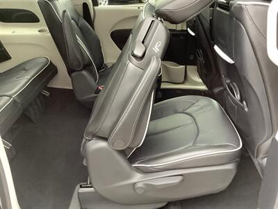 2021 Chrysler Pacifica Hybrid Limited   - Photo 36 - Crest Hill, IL 60403