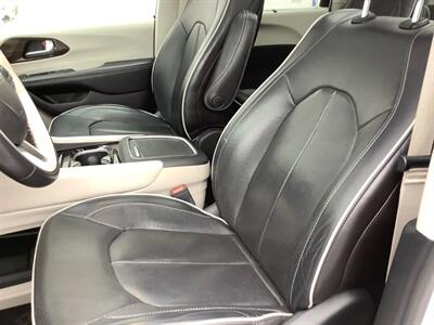 2021 Chrysler Pacifica Hybrid Limited   - Photo 27 - Crest Hill, IL 60403