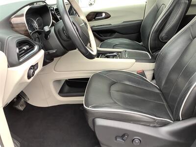 2021 Chrysler Pacifica Hybrid Limited   - Photo 18 - Crest Hill, IL 60403