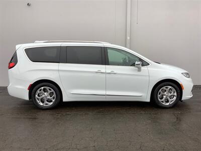 2021 Chrysler Pacifica Hybrid Limited   - Photo 8 - Crest Hill, IL 60403