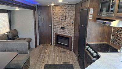 2018 FOREST RIVER CHEROKEE PATRIOT EDITION 264DBH   - Photo 4 - Pine River, MN 56474