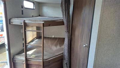 2018 FOREST RIVER CHEROKEE PATRIOT EDITION 264DBH   - Photo 12 - Pine River, MN 56474