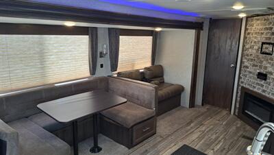 2018 FOREST RIVER CHEROKEE PATRIOT EDITION 264DBH   - Photo 3 - Pine River, MN 56474