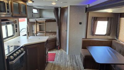 2018 FOREST RIVER CHEROKEE PATRIOT EDITION 264DBH   - Photo 5 - Pine River, MN 56474