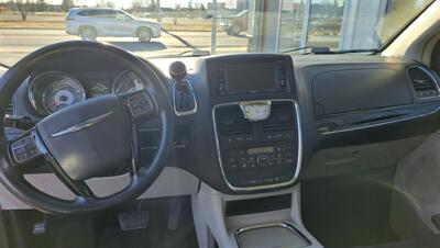 2014 Chrysler Town & Country TOURING L  30TH ANNIVERSARY - Photo 8 - Pine River, MN 56474