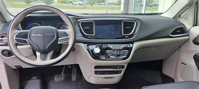 2018 Chrysler Pacifica LIMITED   - Photo 9 - Pine River, MN 56474