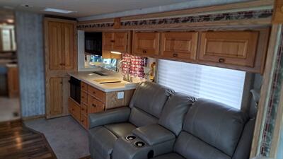 2001 MONOCO DIESEL PUSHER   - Photo 4 - Pine River, MN 56474