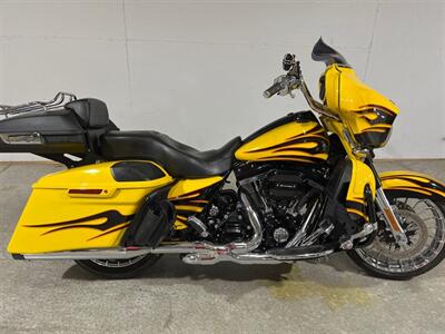2015 HARLEY DAVIDSON STREET GLIDE CVO   - Photo 2 - Amarillo, TX 79118