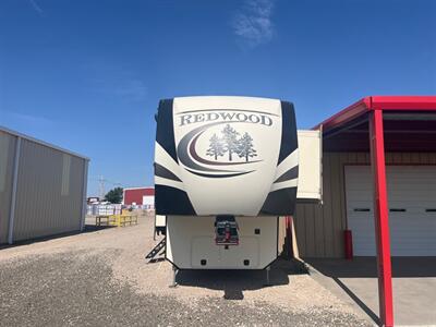 2018 REDWOOD M-3401 RL 5TH Wheel   - Photo 5 - Amarillo, TX 79118