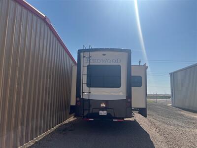 2018 REDWOOD M-3401 RL 5TH Wheel   - Photo 4 - Amarillo, TX 79118