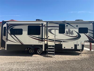 2018 REDWOOD M-3401 RL 5TH Wheel   - Photo 2 - Amarillo, TX 79118