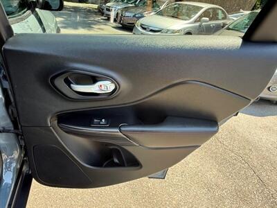 2015 Jeep Cherokee Trailhawk   - Photo 15 - Charlotte, NC 28227