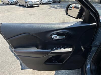 2015 Jeep Cherokee Trailhawk   - Photo 7 - Charlotte, NC 28227