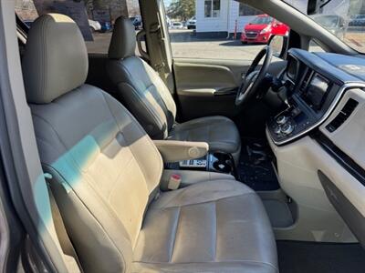 2017 Toyota Sienna XLE Premium 8-Passen   - Photo 13 - Charlotte, NC 28227