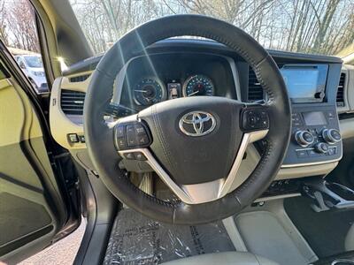 2017 Toyota Sienna XLE Premium 8-Passen   - Photo 15 - Charlotte, NC 28227