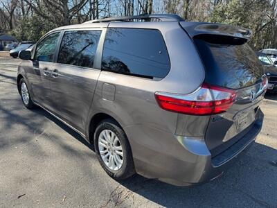 2017 Toyota Sienna XLE Premium 8-Passen   - Photo 2 - Charlotte, NC 28227