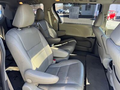2017 Toyota Sienna XLE Premium 8-Passen   - Photo 11 - Charlotte, NC 28227