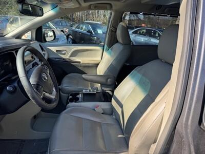 2017 Toyota Sienna XLE Premium 8-Passen   - Photo 8 - Charlotte, NC 28227