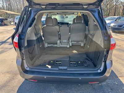 2017 Toyota Sienna XLE Premium 8-Passen   - Photo 10 - Charlotte, NC 28227