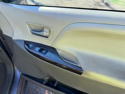 2017 Toyota Sienna XLE Premium 8-Passen   - Photo 12 - Charlotte, NC 28227