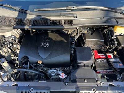 2017 Toyota Sienna XLE Premium 8-Passen   - Photo 19 - Charlotte, NC 28227