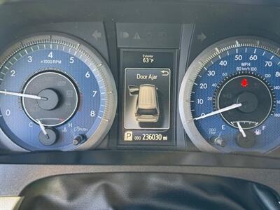 2017 Toyota Sienna XLE Premium 8-Passen   - Photo 16 - Charlotte, NC 28227