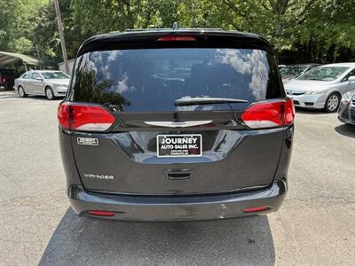 2020 Chrysler Voyager LXi   - Photo 5 - Charlotte, NC 28227