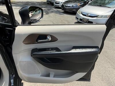 2020 Chrysler Voyager LXi   - Photo 11 - Charlotte, NC 28227