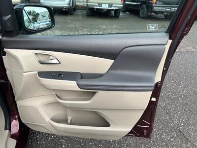 2012 Honda Odyssey Touring   - Photo 12 - Portland, OR 97211