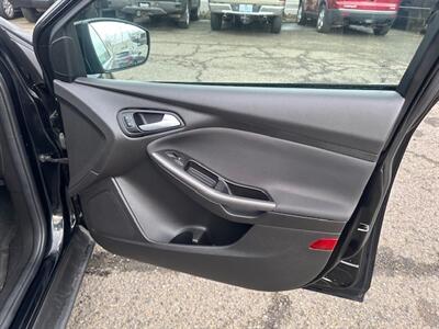 2016 Ford Focus SE - Photo 13 - Portland, OR 97211