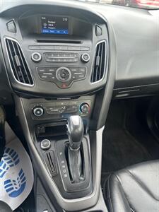 2016 Ford Focus SE - Photo 16 - Portland, OR 97211